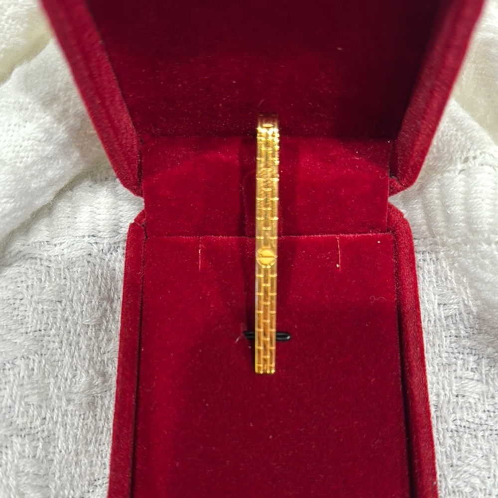 Alfred Dunhill Vintage Gold plated Tie Clip in Red Velvet Box EUC